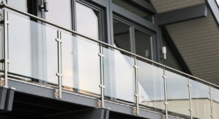nowoczesna balustrada balkonowa